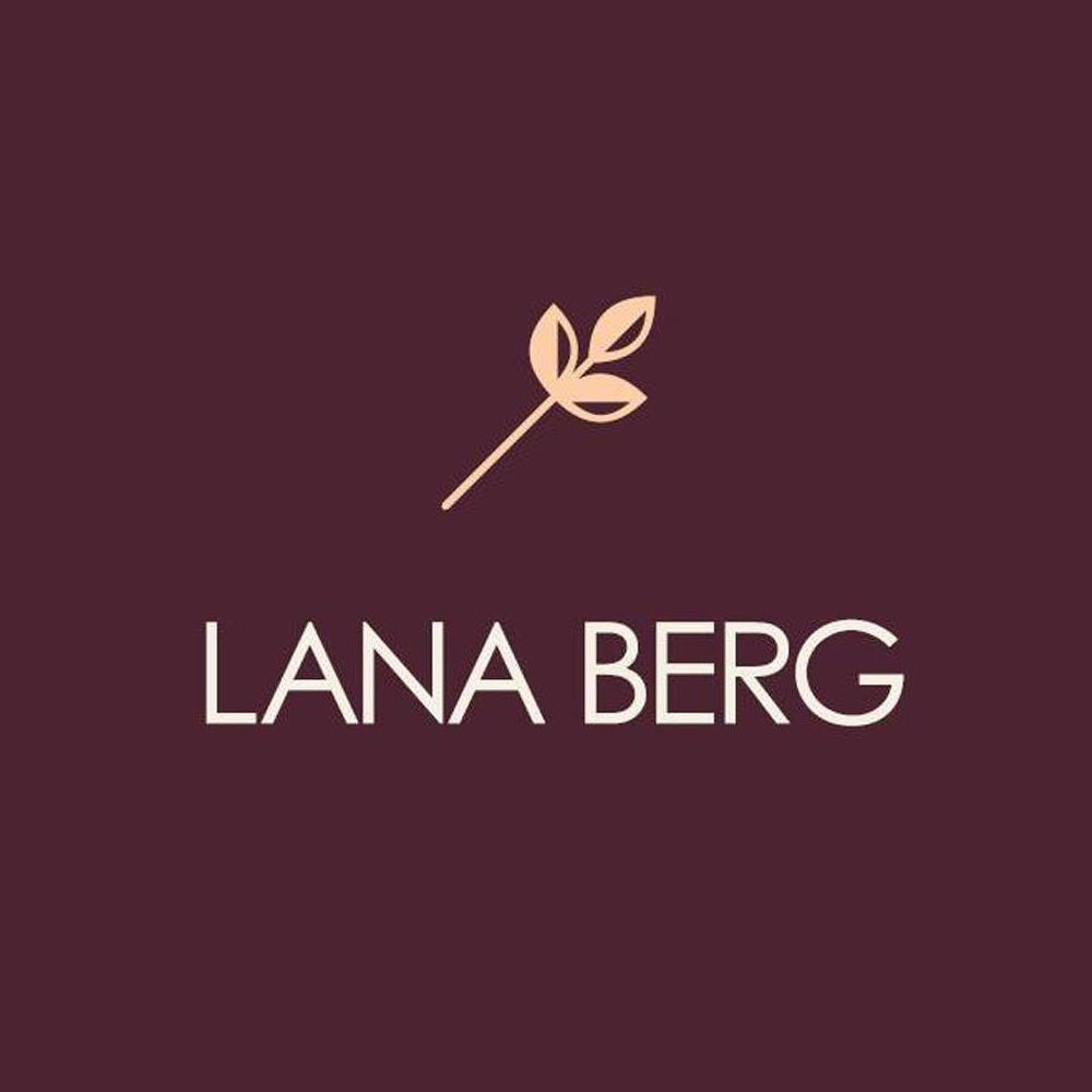 Clothing Store in Melbourne, Australia
– LanaBerg