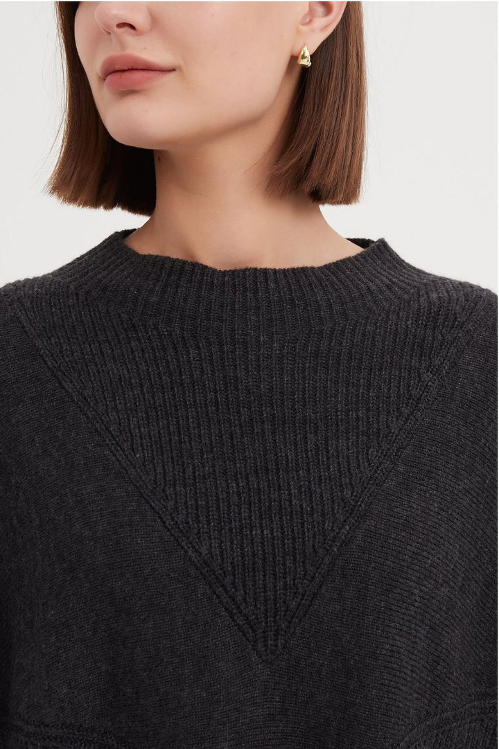 Tirelli V detail oversized Knit