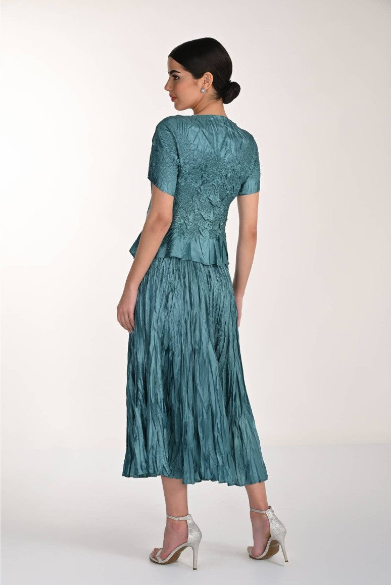 Frank Lyman green Woven Top & Skirt