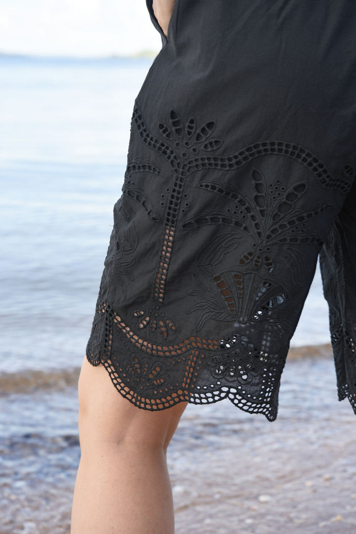 Curate SHORT FUSE Short