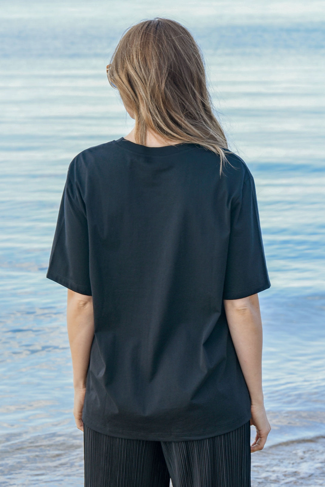 Curate SURROUNDED BY STUDS Black T-Shirt