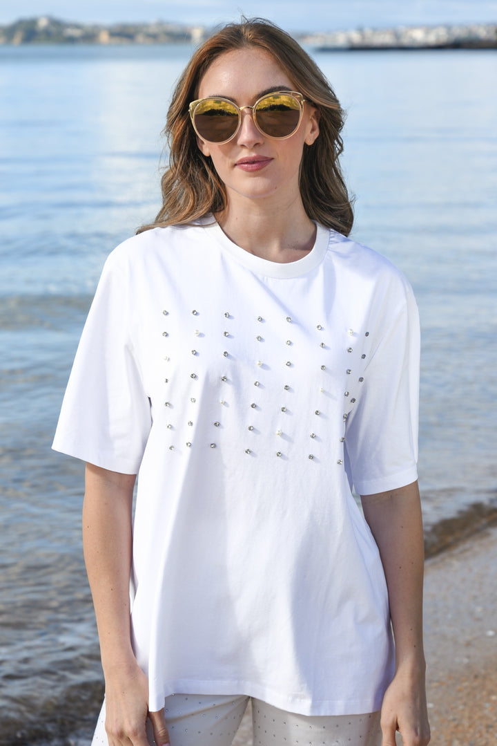 Curate SURROUNDED BY STUDS white T-Shirt