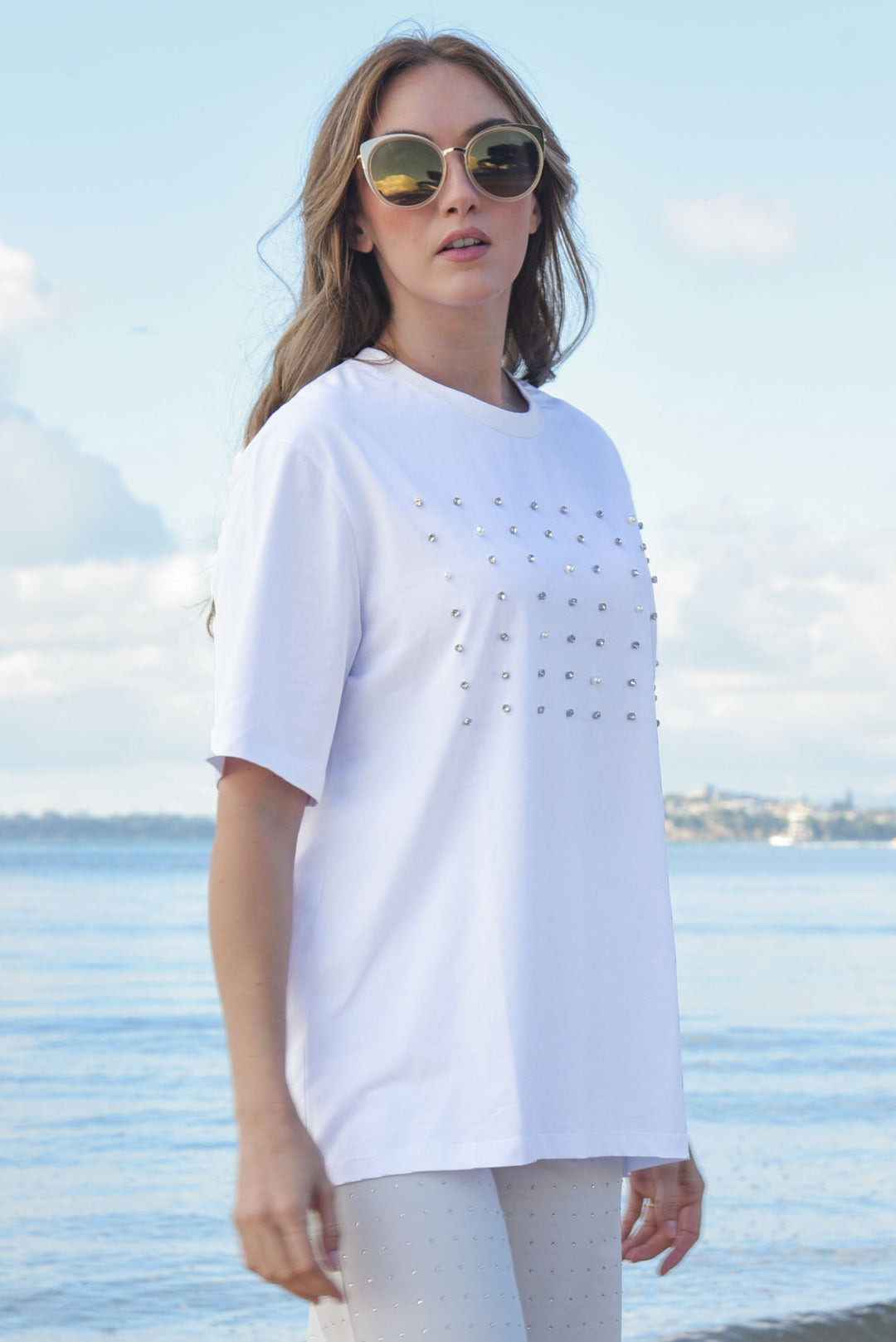 Curate SURROUNDED BY STUDS white T-Shirt