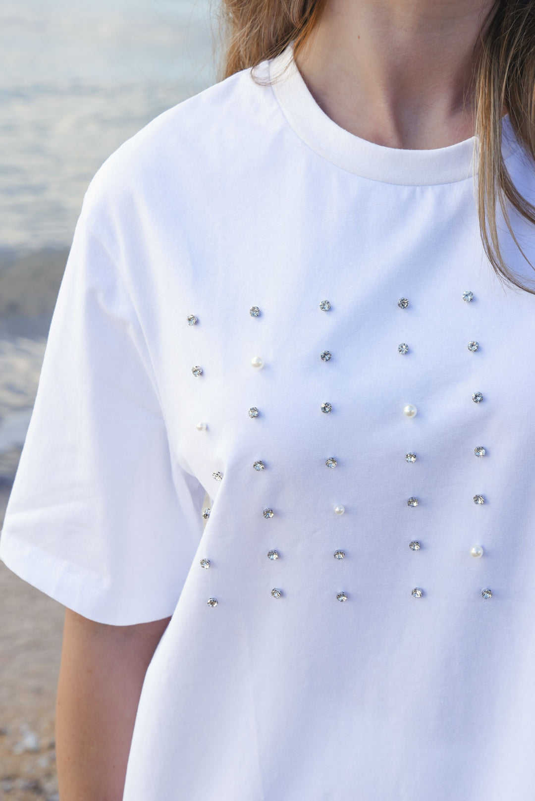 Curate SURROUNDED BY STUDS white T-Shirt