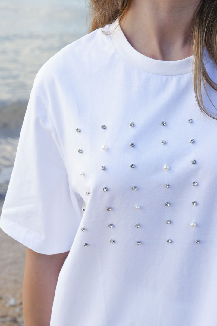 Curate SURROUNDED BY STUDS white T-Shirt