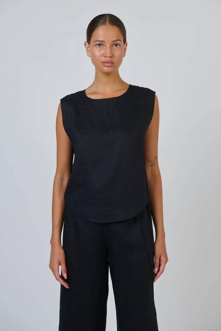 Naturals by O & J Sleeveless Top - Blk