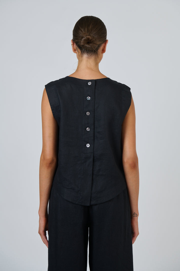 Naturals by O & J Sleeveless Top - Blk