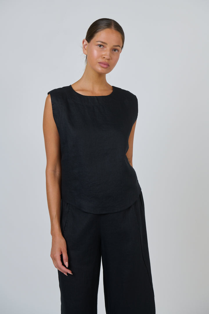 Naturals by O & J Sleeveless Top - Blk
