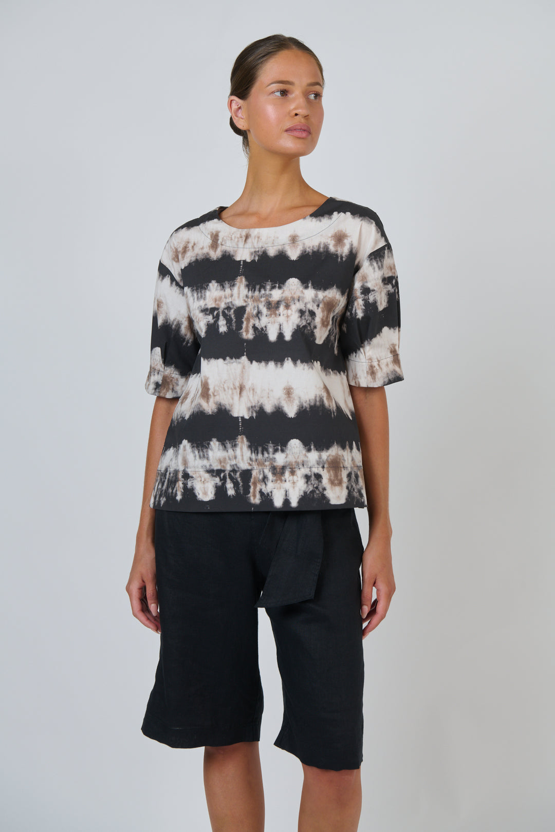 Naturals by O & J Linen Shorts - Blk