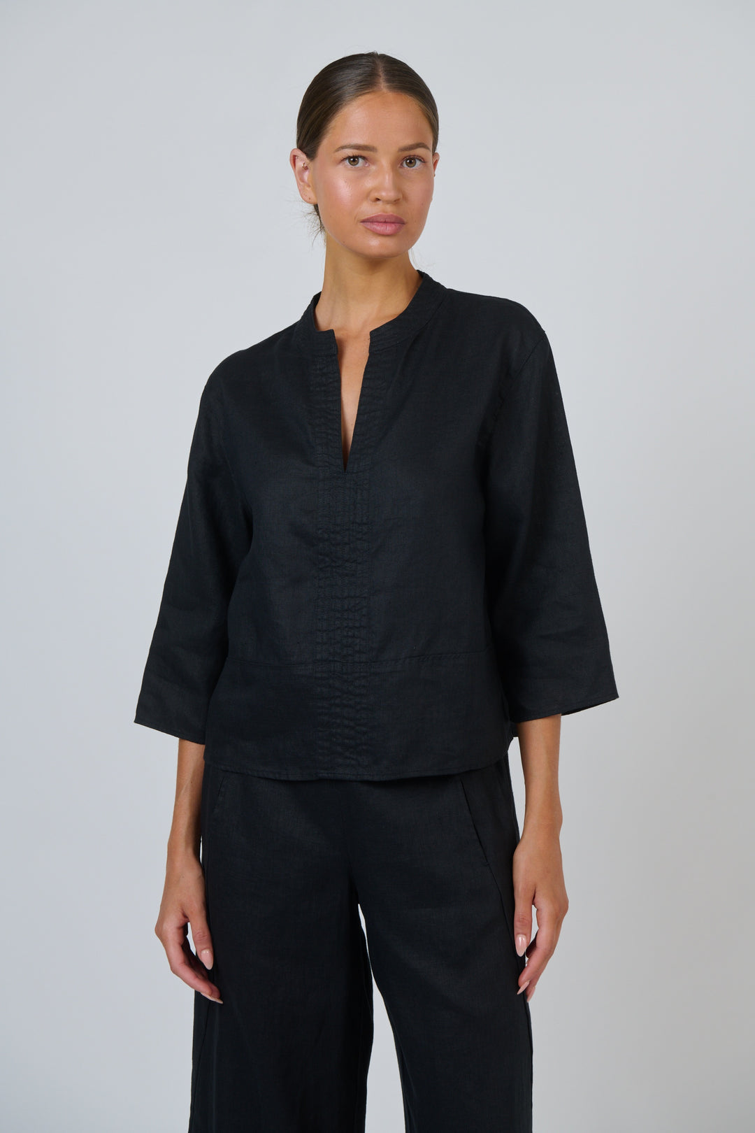 Naturals by O & J Linen Top - Black
