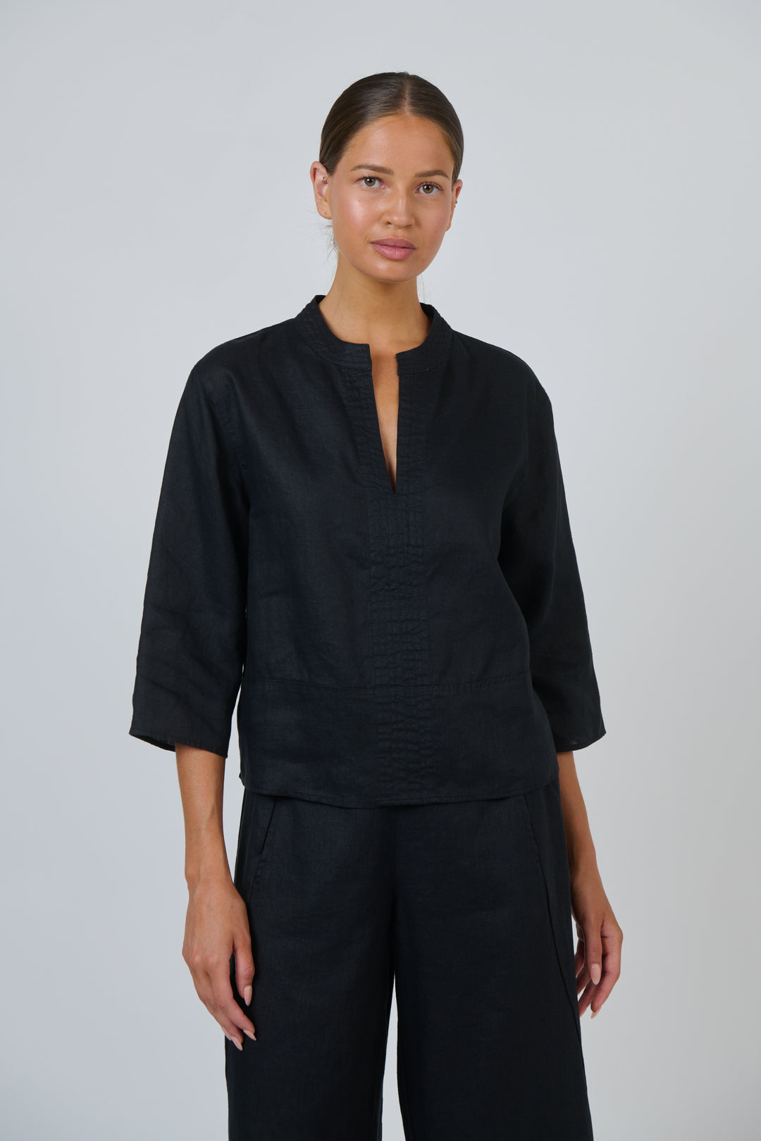 Naturals by O & J Linen Top - Black