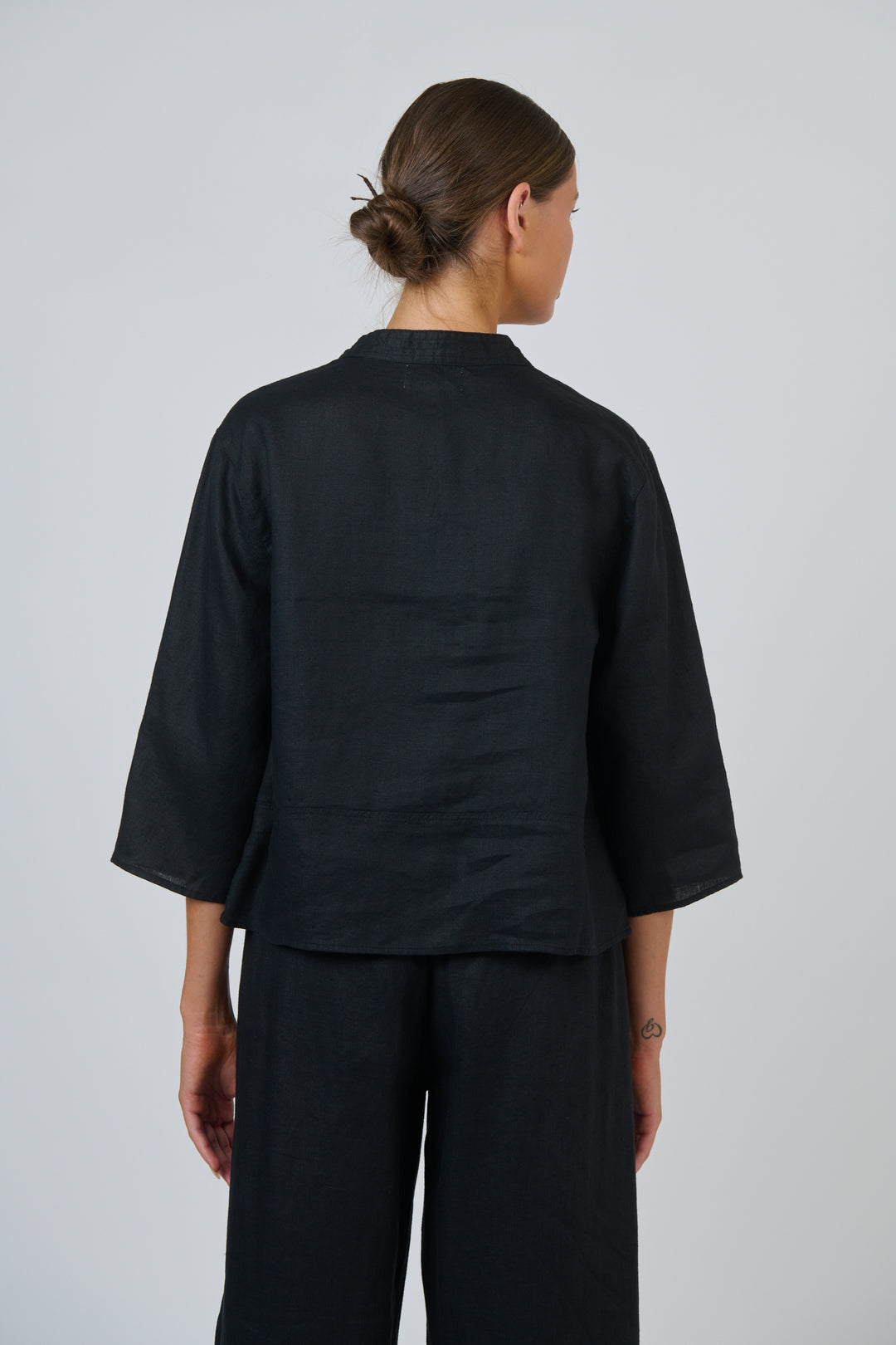 Naturals by O & J Linen Top - Black