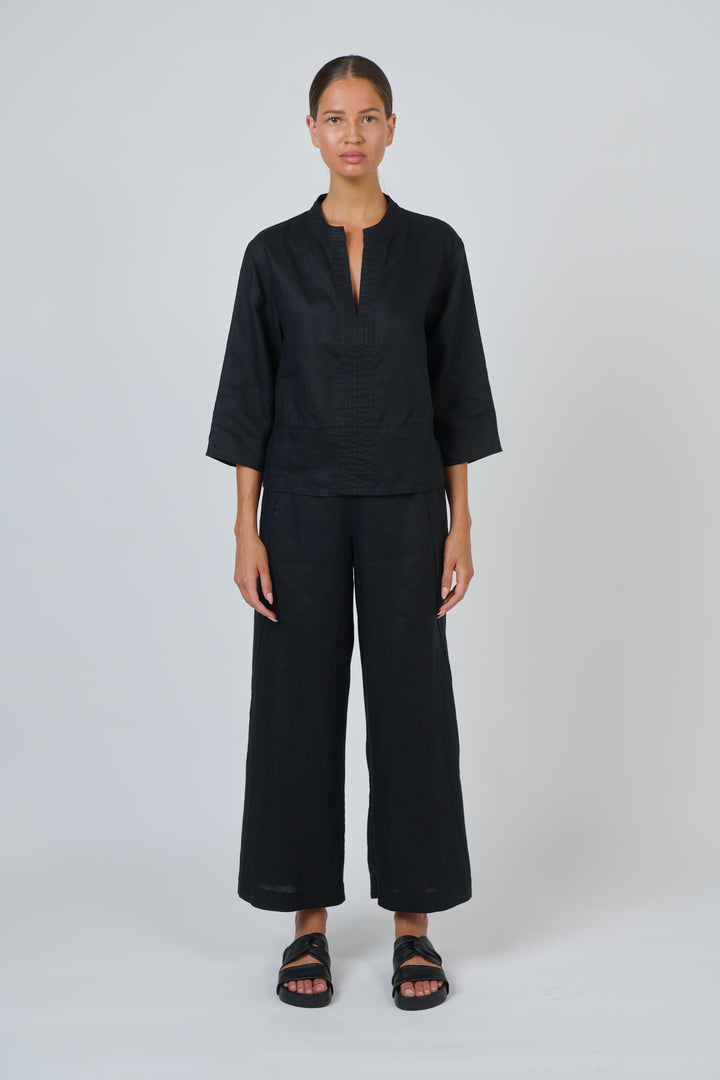 Naturals by O & J Linen Top - Black