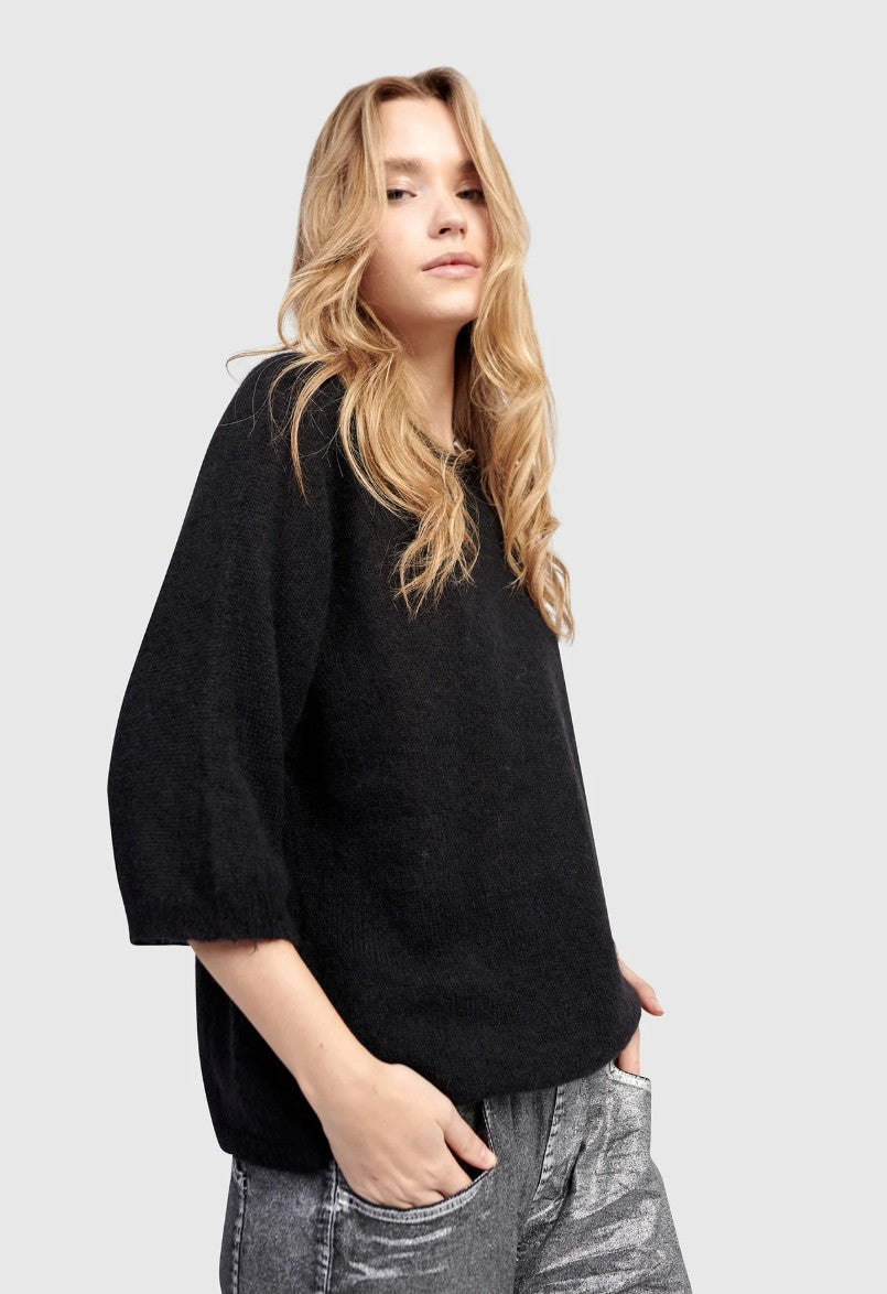 Alembika Black Core Pullover Sweater